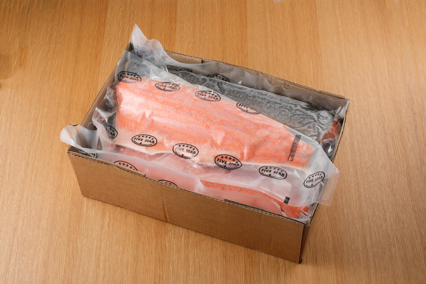 チリ産皮つき骨なしトラウトサーモン刺身用フィーレ 1ケース (10キロ)業務用送料込み